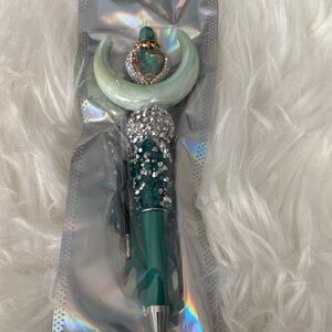 Elegant Green and Silver Women's Accessory